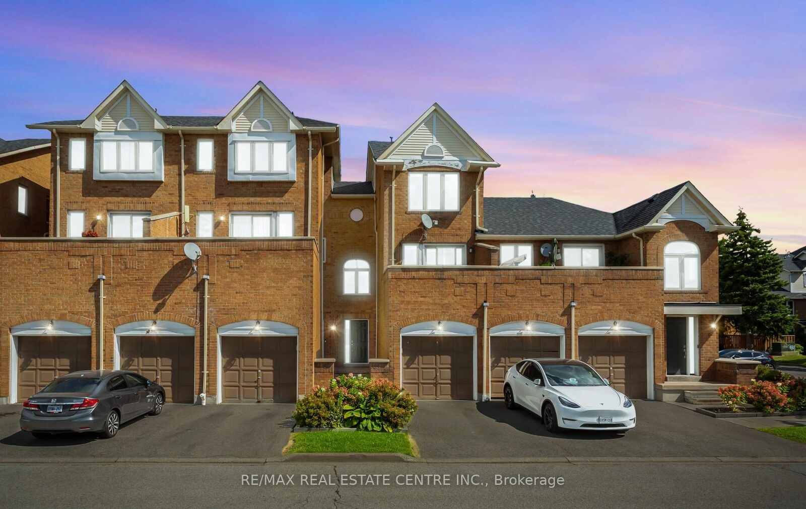 Property Photo: 45 Bristol Road E 68 ON L4Z 3P5