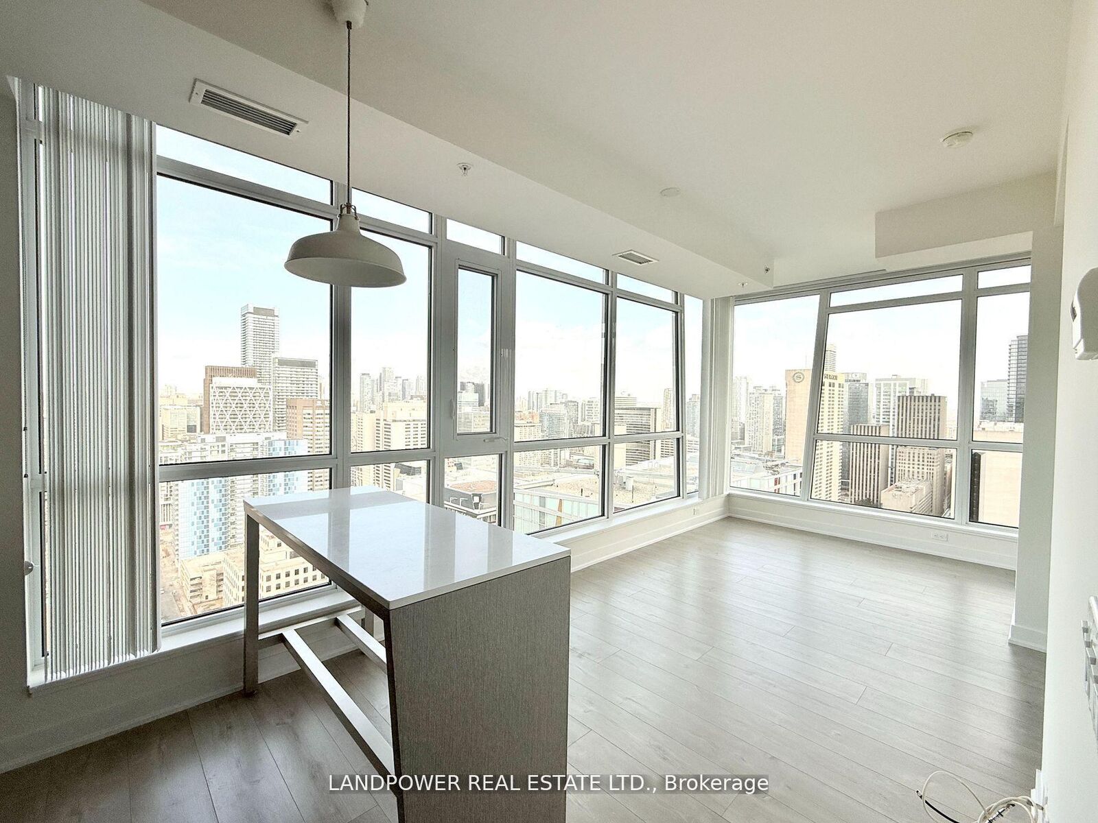 Property Photo:  30 Nelson Street 3702  ON M5V 0H5 