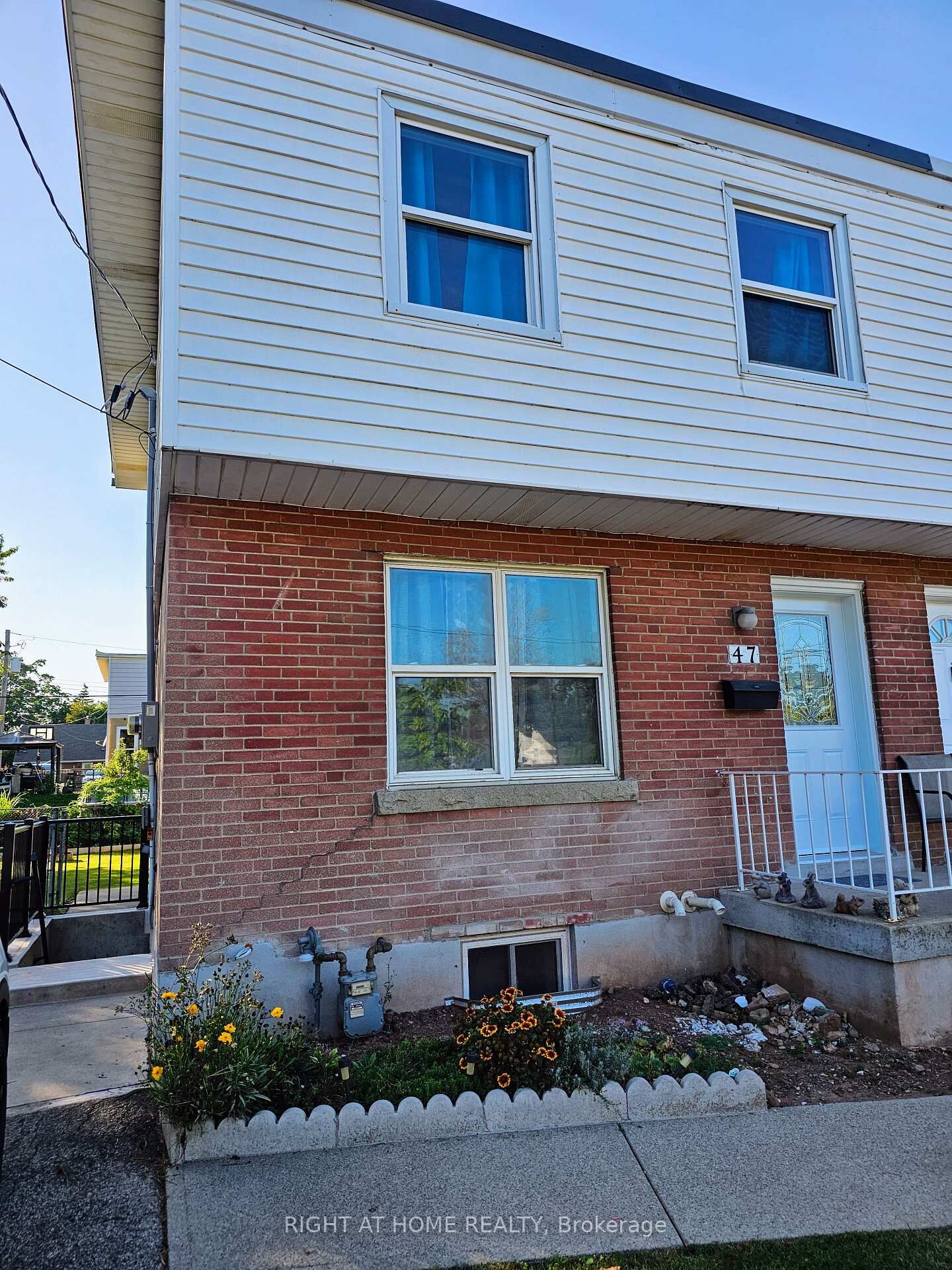 Property Photo:  47 Eastvale Place  ON L8H 1N9 