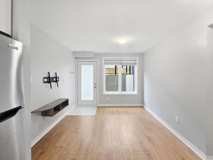 Property Photo:  1145 Journeyman Lane 123  ON L5J 0B5 