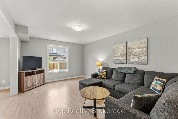 Property Photo: 27 Robertson Drive ON N5A 0C8