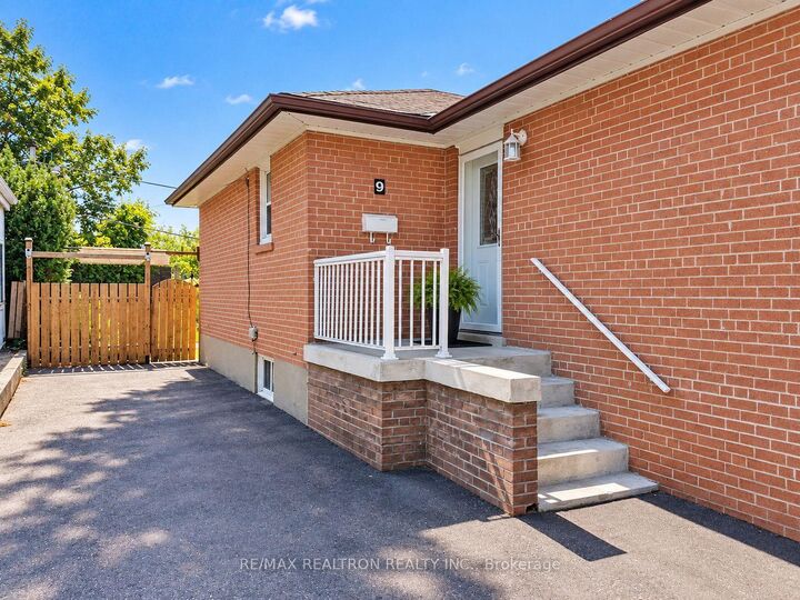 Property Photo:  9 Stanwell Drive  ON M1P 4H6 