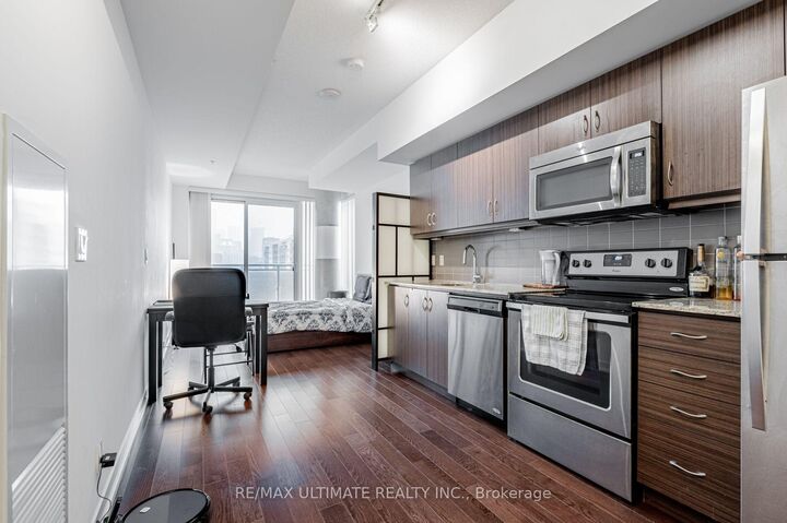 Property Photo:  10 Willison Square 809  ON M5T 1E7 