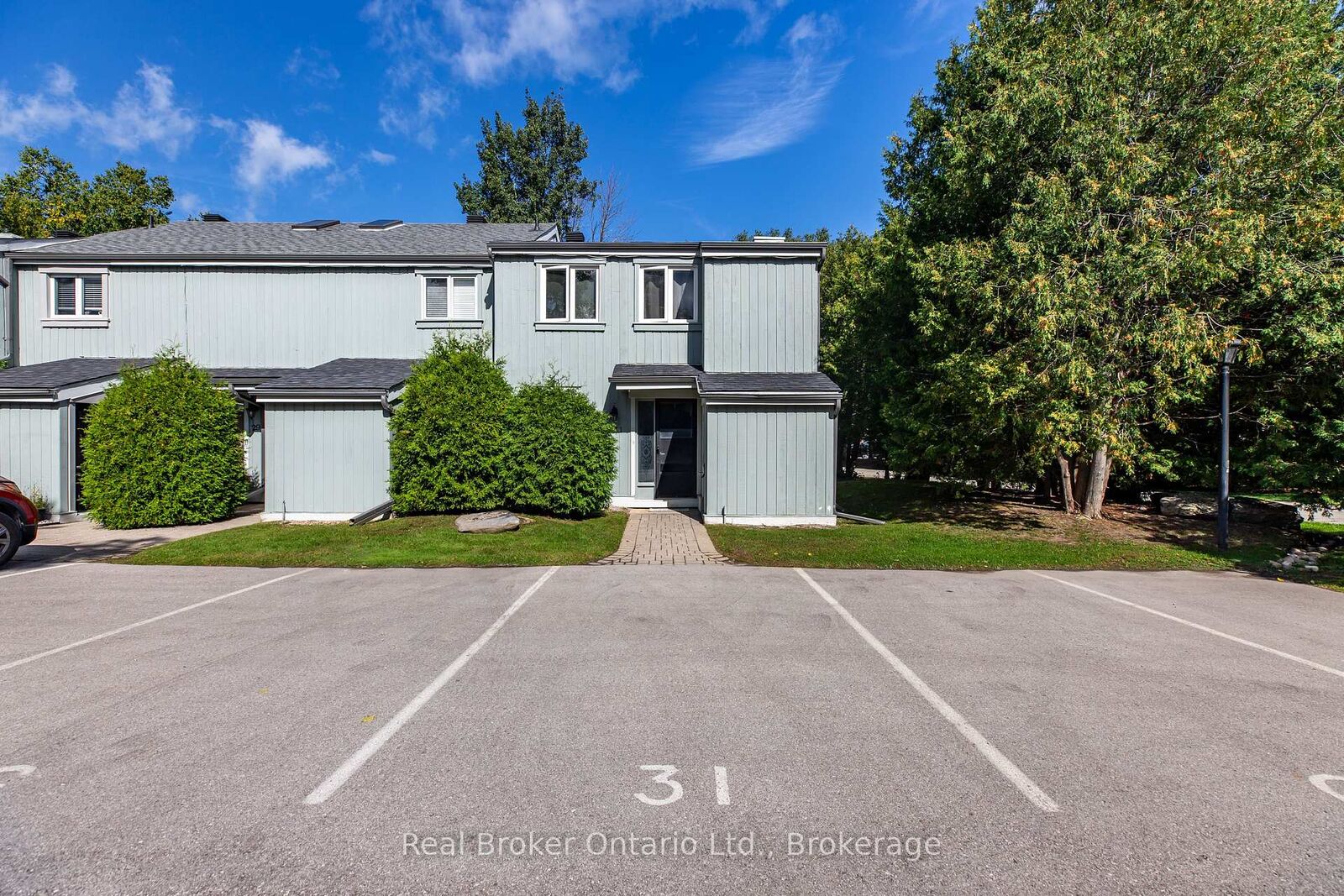 Property Photo:  127 Fairway Crescent 31  ON L9Y 5B4 