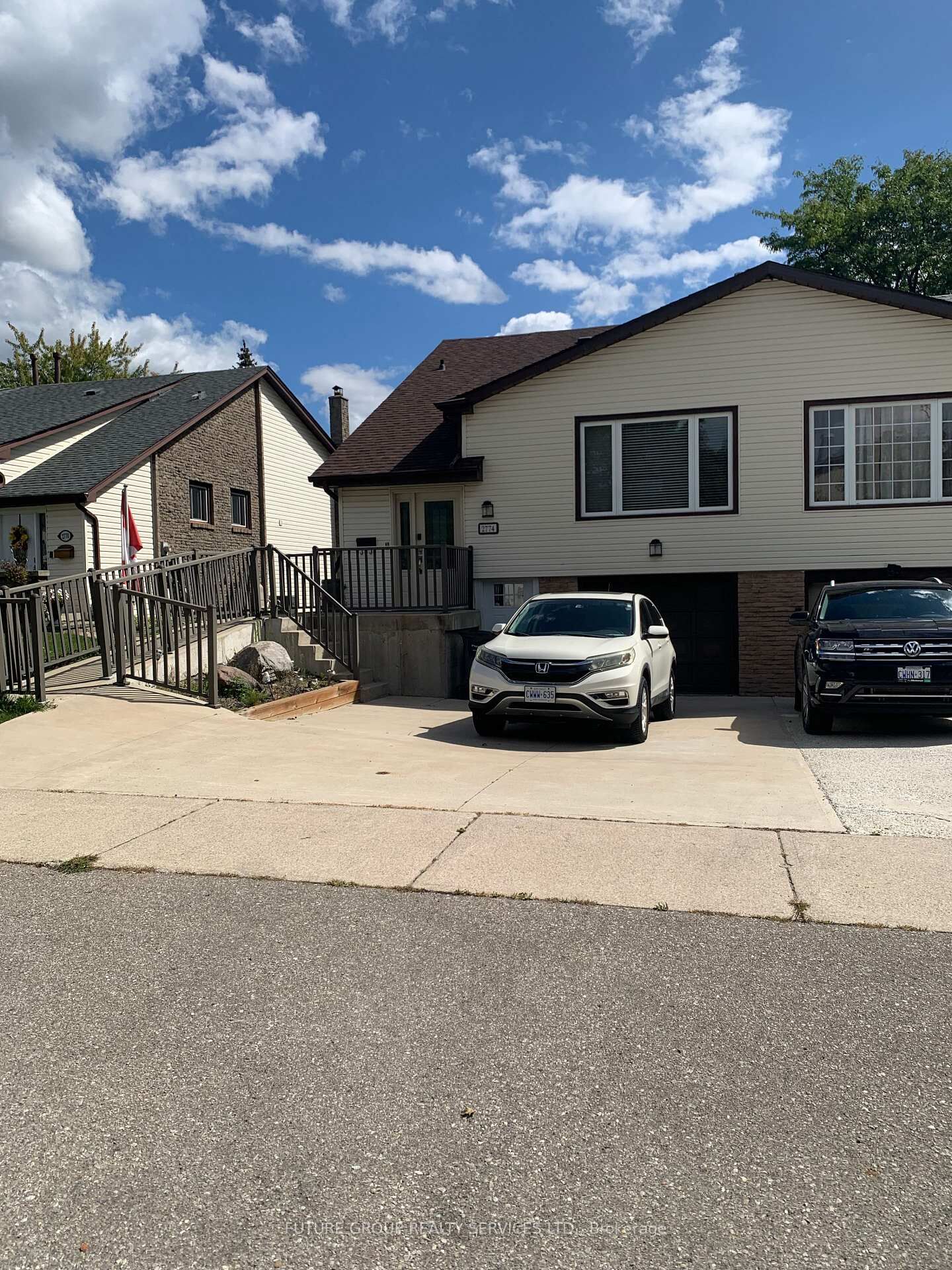 Property Photo:  2774 Bucklepost Crescent  ON L5N 1X5 
