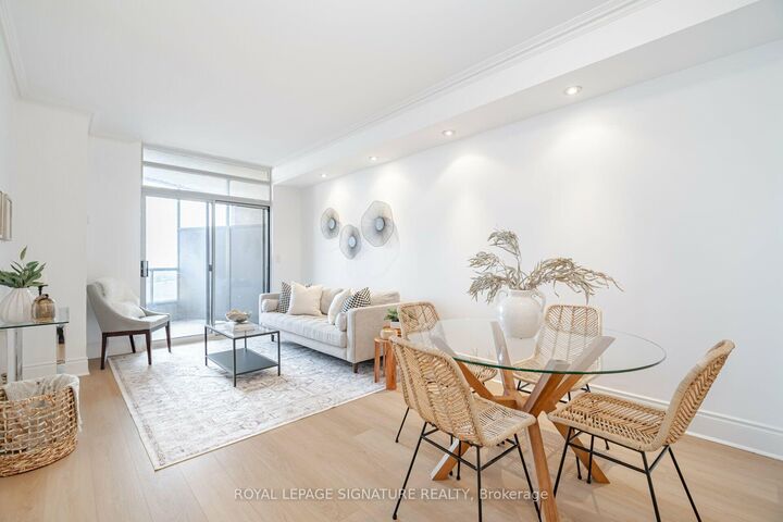 Property Photo:  3888 Duke Of York Boulevard 3028  ON L5B 4P5 