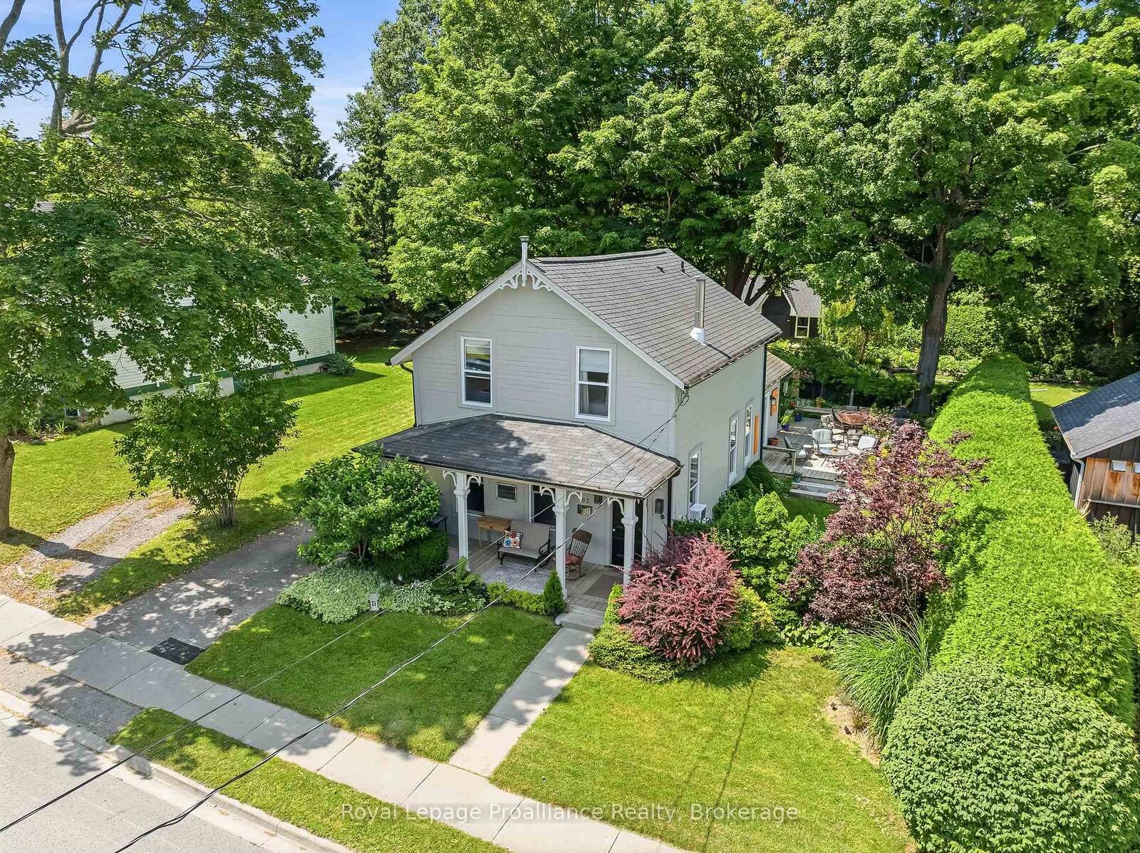 Property Photo:  52 Bramley Street S  ON L1A 3K2 