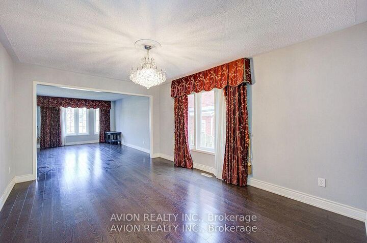 Property Photo:  29 Charrington Crescent  ON L3R 0R2 