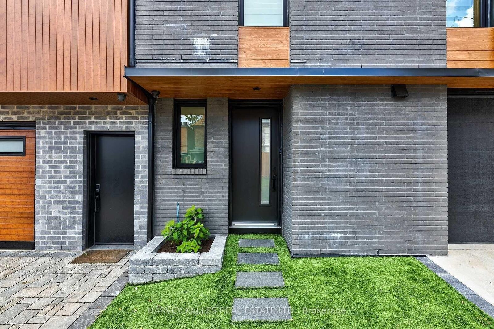 Property Photo:  165R Wychwood Avenue  ON M6C 2T4 