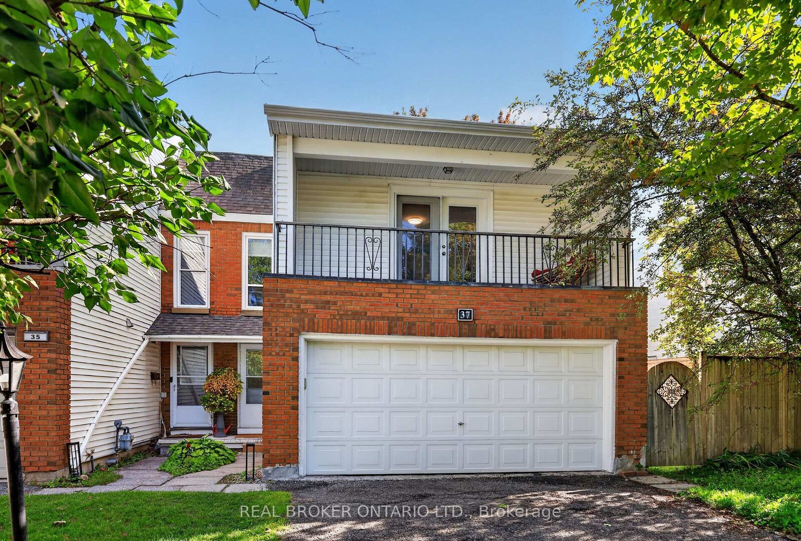 Property Photo: 37 Jansen Road ON K2H 5W6