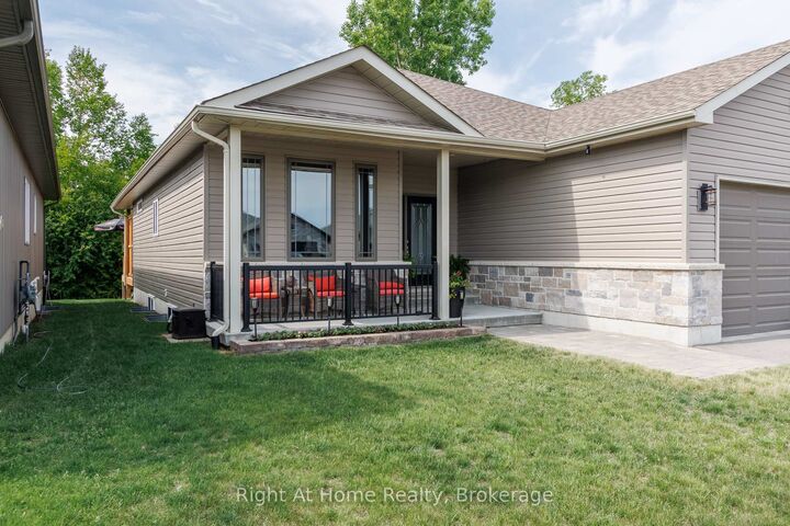 Property Photo:  40 Birchmount Street  ON K8V 0C6 