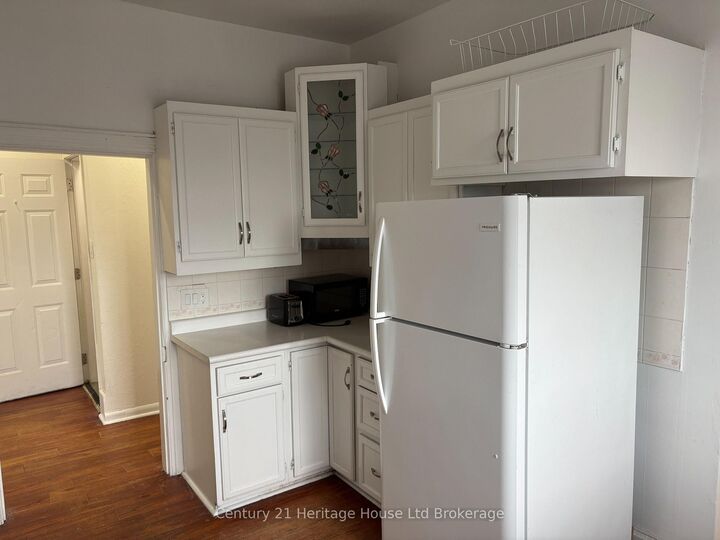 Property Photo:  694 Dundas Street 2  ON N4S 1E6 
