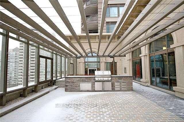 Property Photo:  385 Prince Of Wales Drive 1502  ON L5B 0C6 