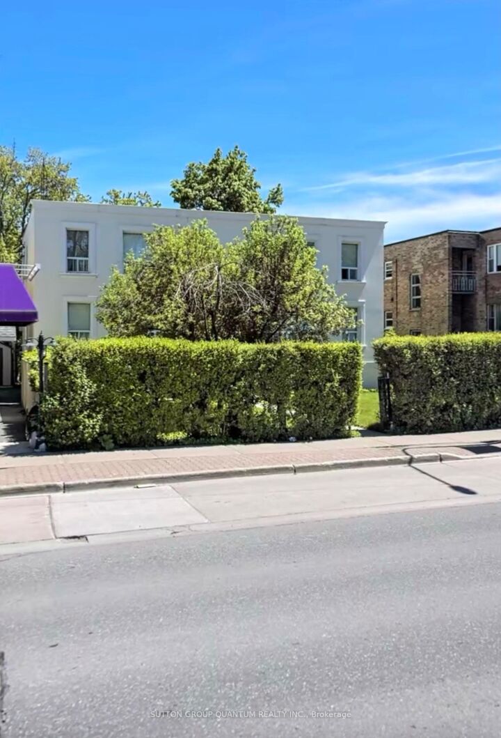 Property Photo:  339 Lakeshore Road E 3  ON L5G 1E7 