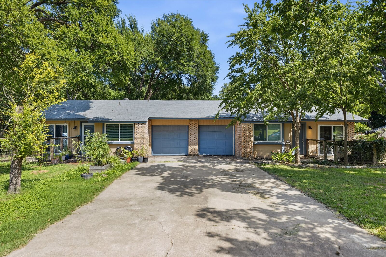 Property Photo:  409 Lake Creek Circle  TX 78664 