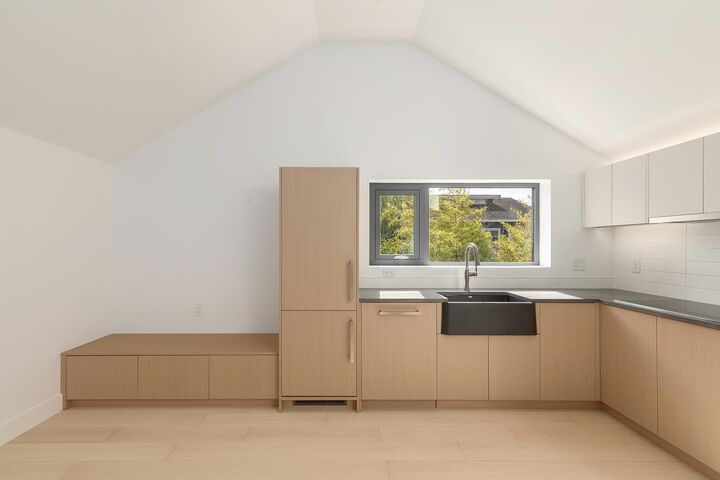 Property Photo:  22 W 14th Avenue  BC V5Y 1W6 
