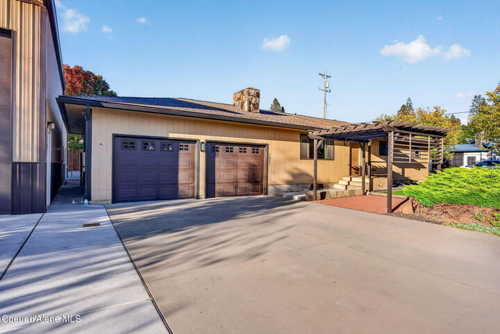 Property Photo:  1621 E Haycraft Ave  ID 83815 