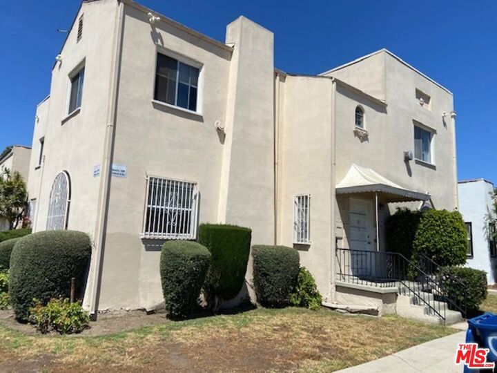 Property Photo:  4537 W 11th Pl  CA 90019 