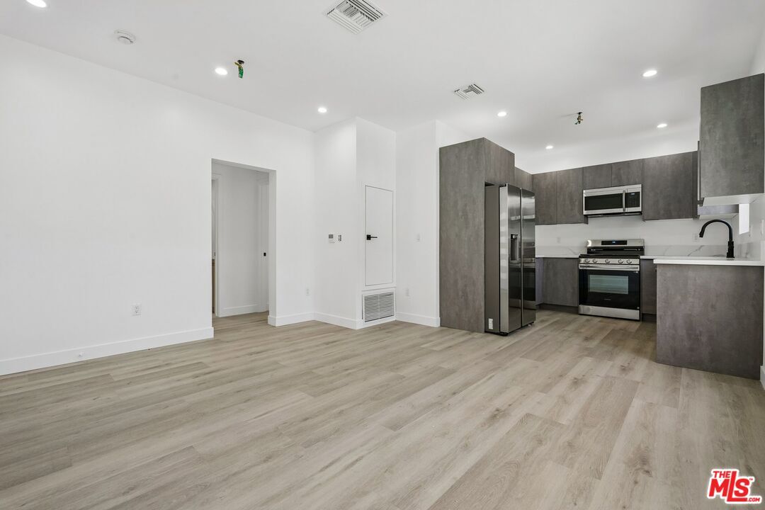 Property Photo:  1434 Beverwil, Unit 1  CA 90035 