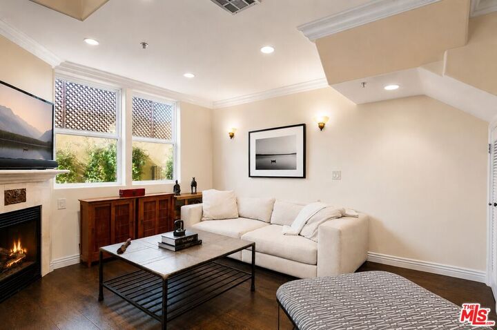 Property Photo:  1050 N Edinburgh Ave, Unit 103  CA 90046 