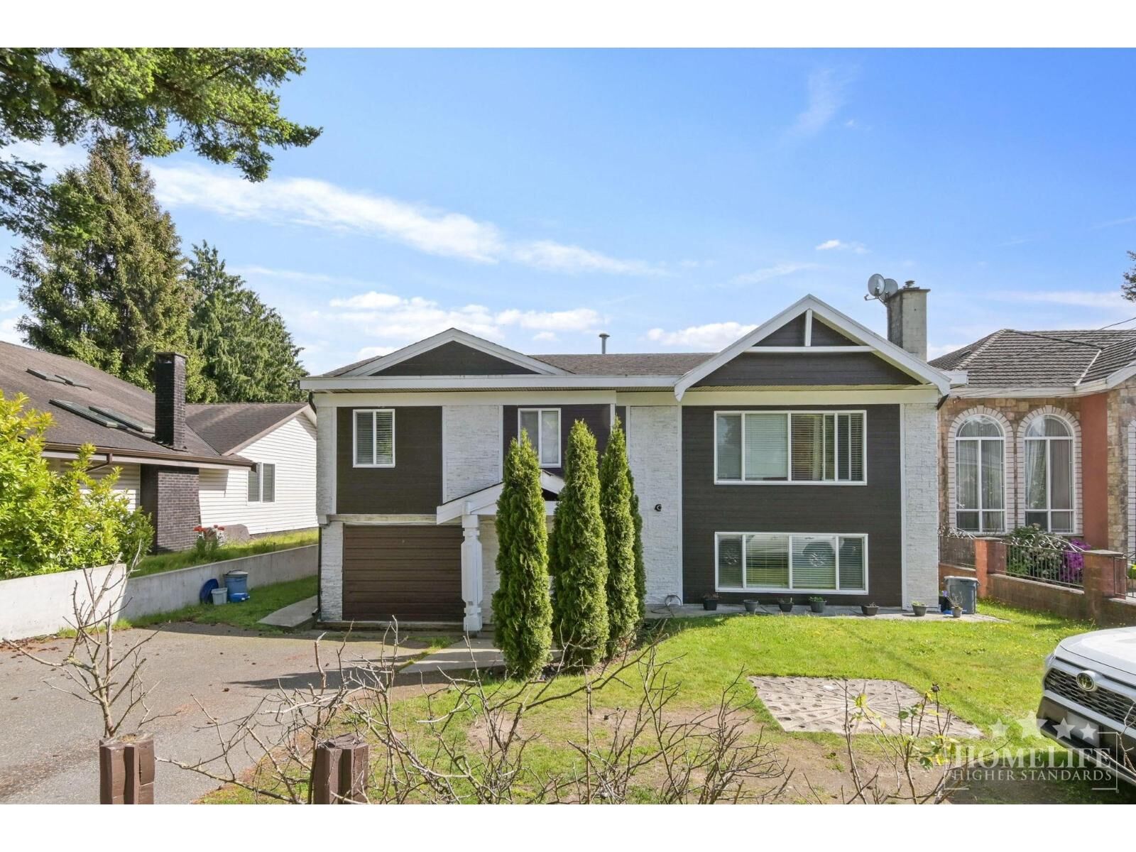 Property Photo:  11860 75A Avenue House  BC V4C 1J9 