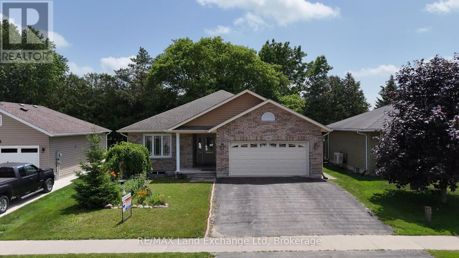 Property Photo:  401 Carling Terrace  ON N0G 2W0 