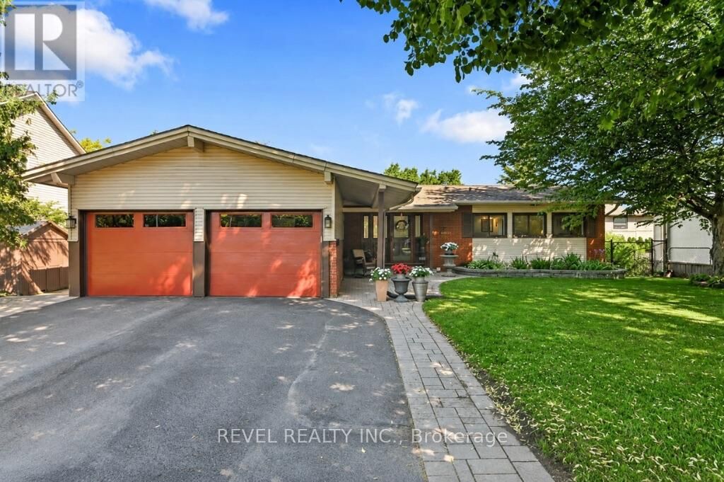 Property Photo:  2555 Regina Street  ON K2B 6X4 