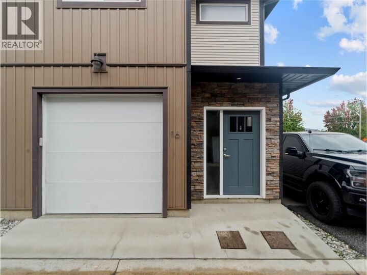 Property Photo: 2081 11 Avenue Northeast 16 BC V1E 0G1