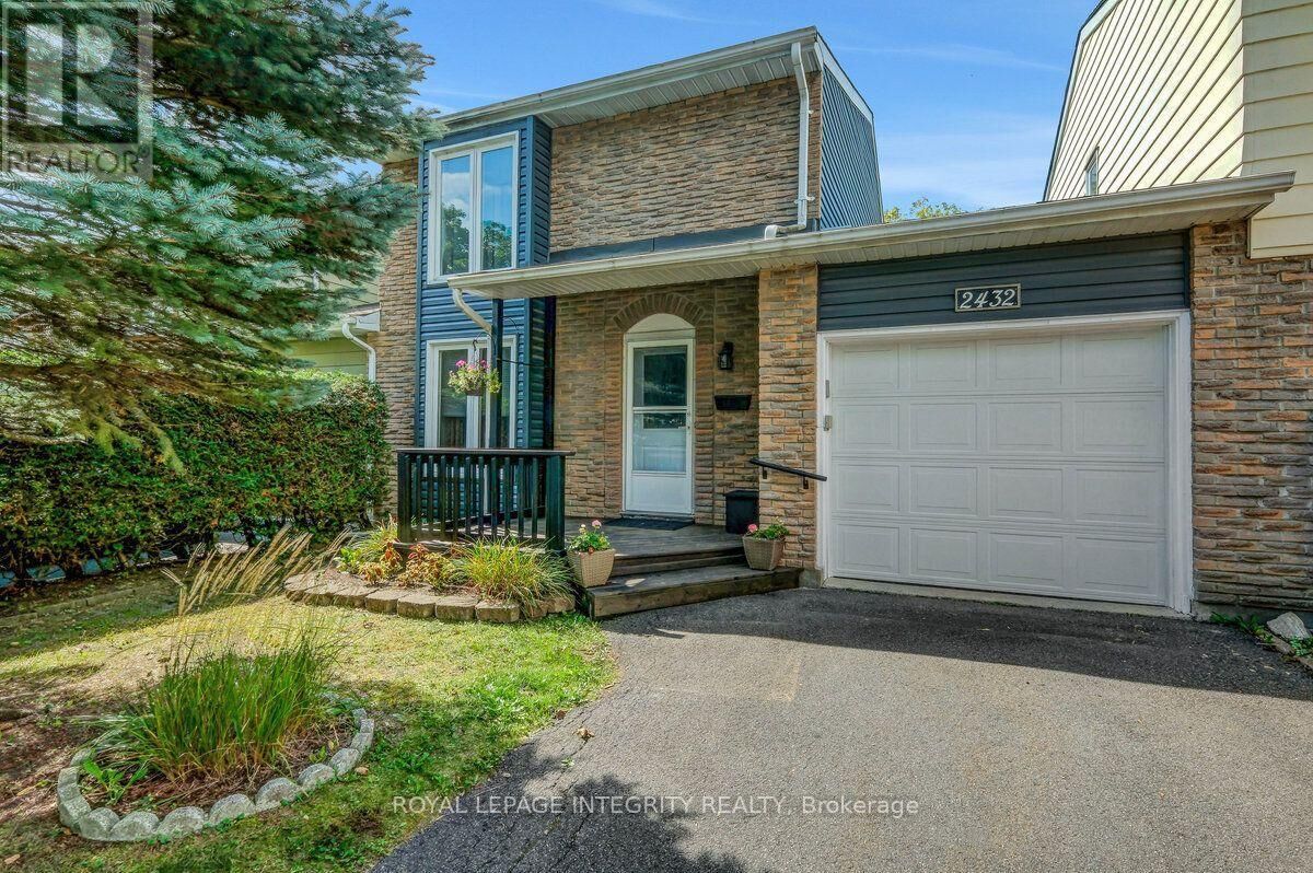 Property Photo:  2432 Autumn Hill Crescent  ON K1B 4M5 
