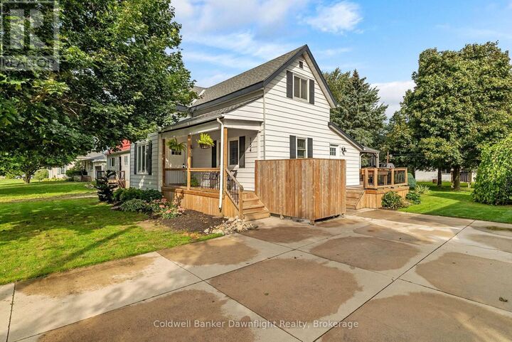 Property Photo:  154 Richmond Street  ON N0M 1X0 