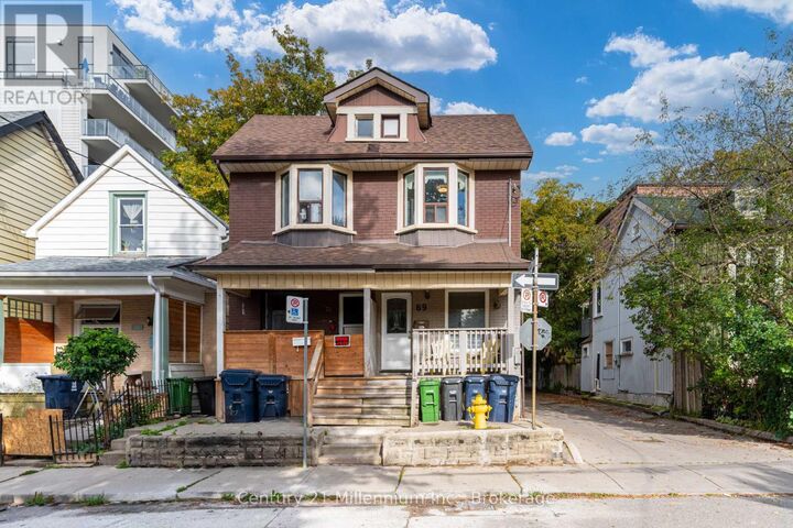 Photo de la propriété:  69 Laing Street  ON M4L 2N4 