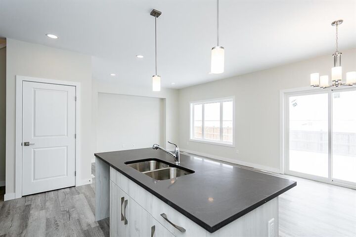 Property Photo: 29 Kite Bay MB R2V 5L5