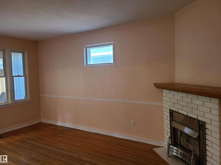 Property Photo: 11143 127 St NW AB T5M 0T5