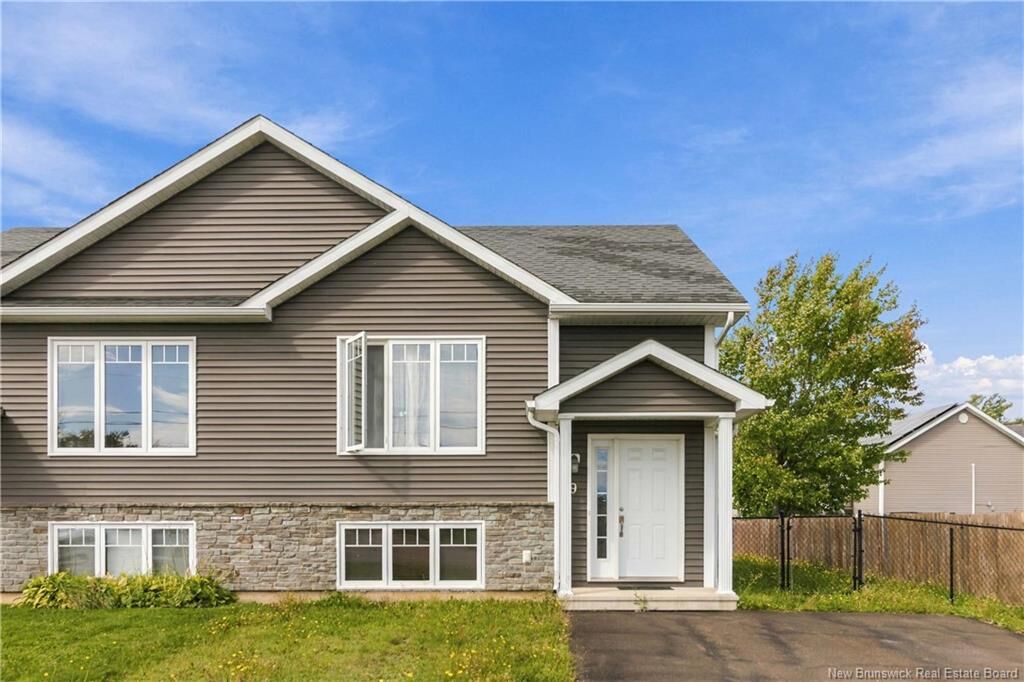 Property Photo:  9 Forest Oak Court  NB E1G 0H9 
