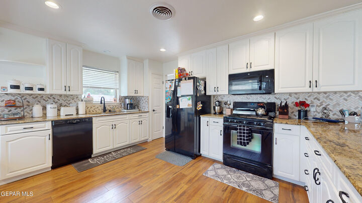 Property Photo:  453 El Camino Drive  TX 79912 