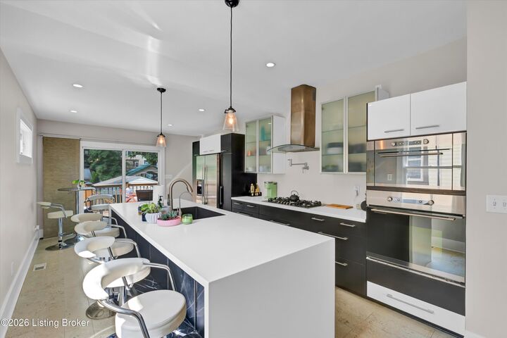 Property Photo: 142 N Birchwood Ave KY 40206