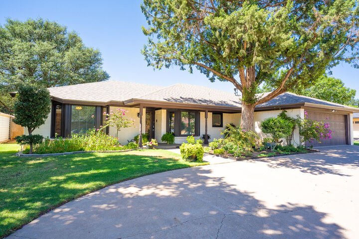 Property Photo: 8006 Utica Avenue TX 79424