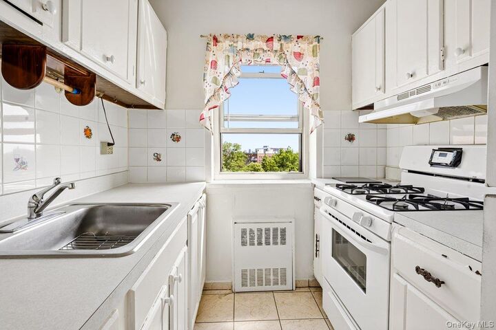 Property Photo: 20 Secor Place 6B NY 10704