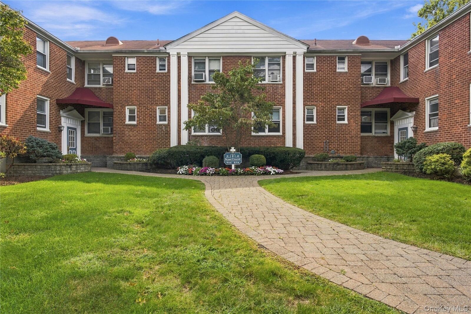 Property Photo:  2 Bryant Crescent 1N  NY 10605 