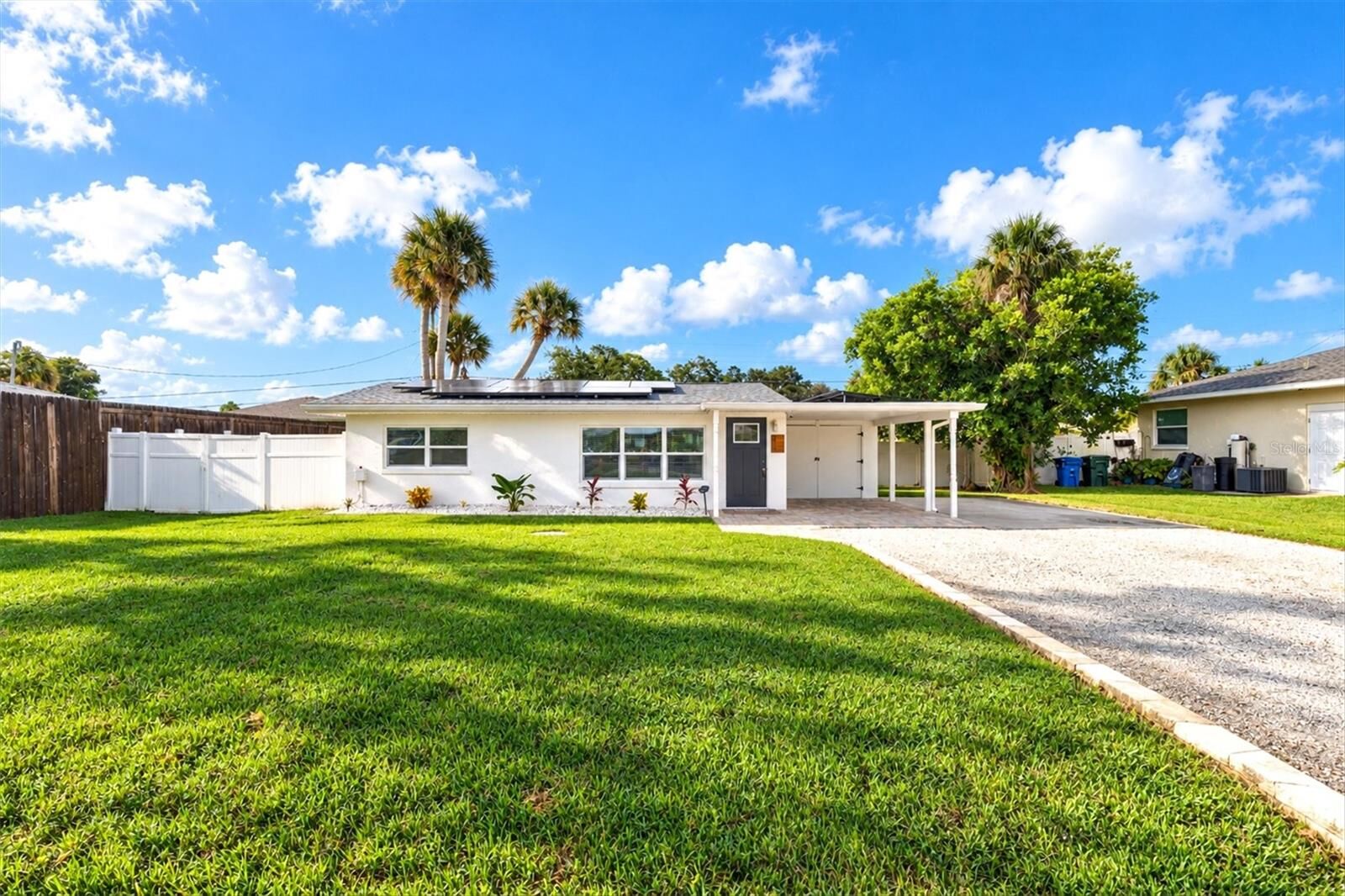 Property Photo: 315 Azalea Road FL 34293