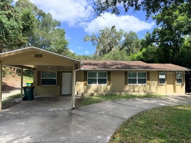 Property Photo:  1121 E Hubbard Avenue A  FL 32724 