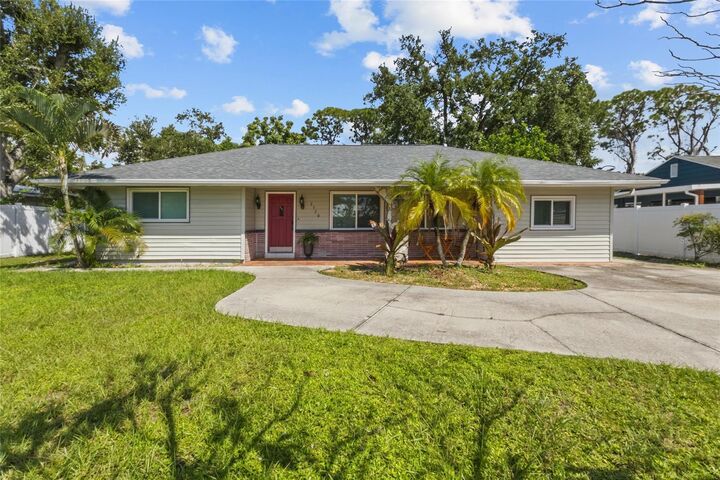 Property Photo:  2520 E Milmar Drive  FL 34237 