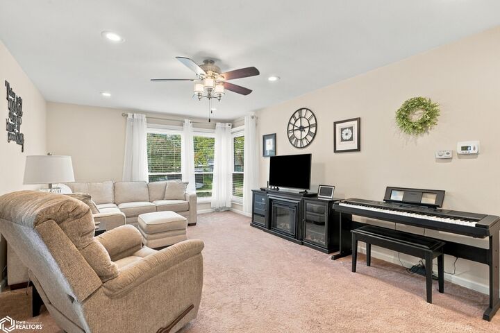 Property Photo:  2416 Gear Street  IA 52601 