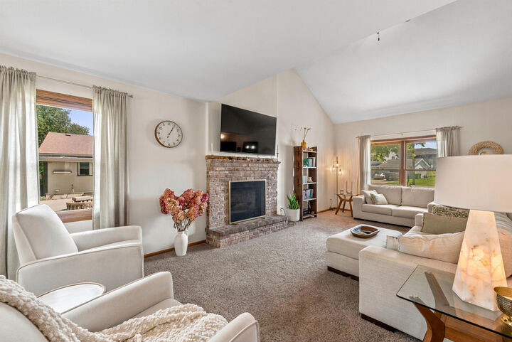 Property Photo: 1566 Briarwood Ln WI 53027
