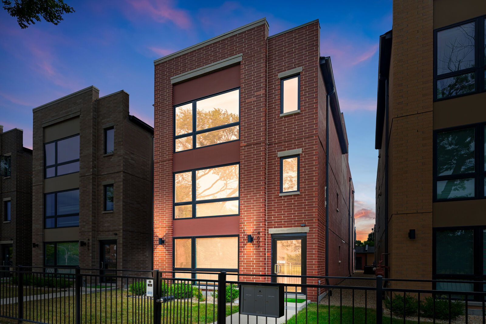 Property Photo:  4607 S Saint Lawrence Avenue 301  IL 60653 