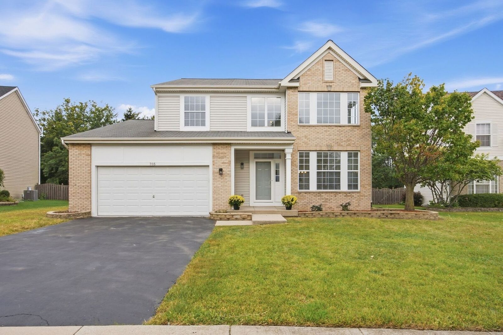 Property Photo:  705 Silver Leaf Drive  IL 60431 