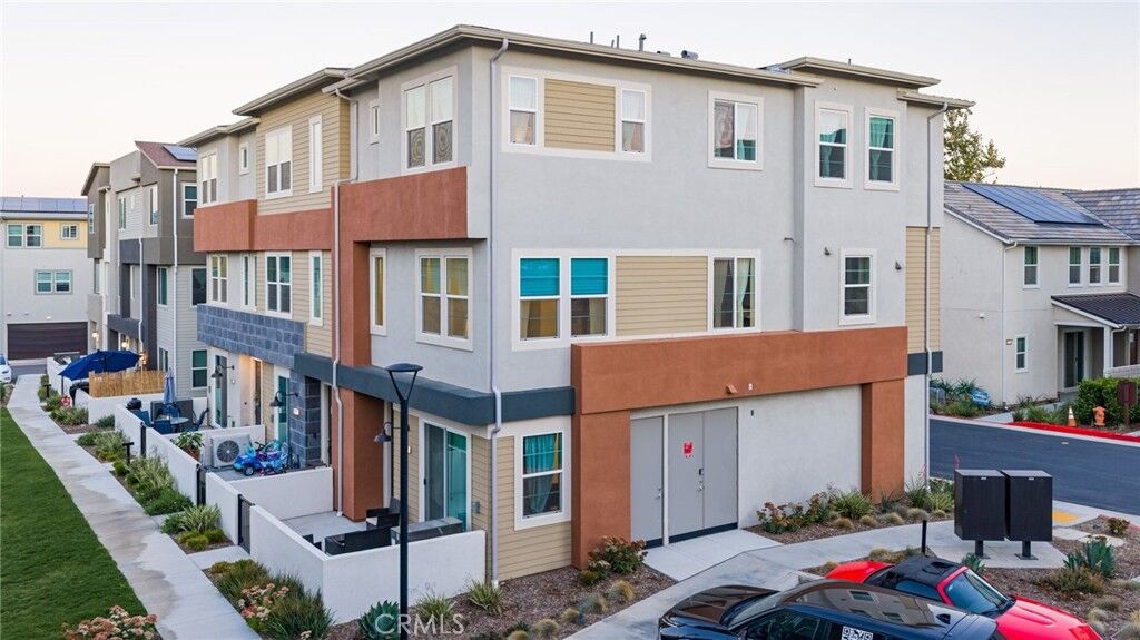 Property Photo:  27131 Observation Court  CA 91381 