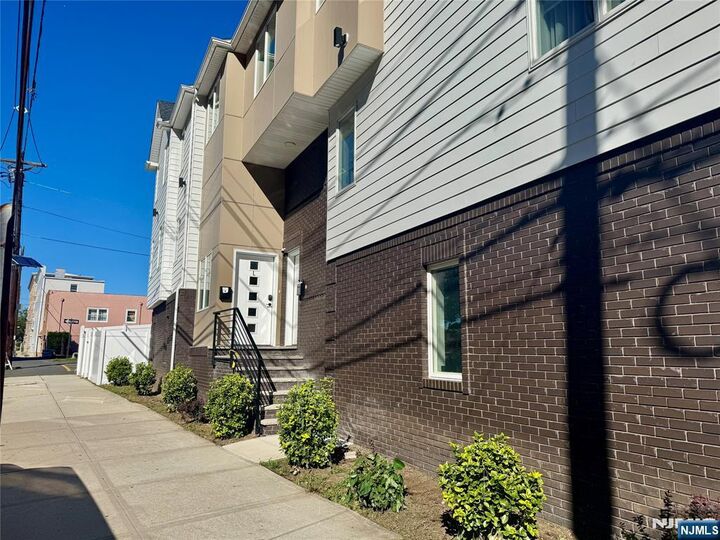 Property Photo:  2 Sherman Avenue 1R  NJ 07029 
