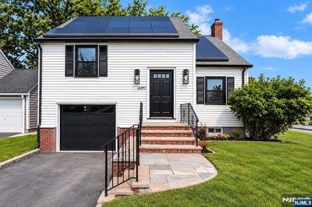 Property Photo:  2397 Seymour Avenue  NJ 07083 