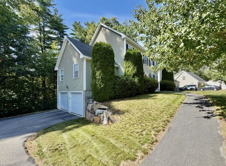 Property Photo: 11 Hawthorne Circle NH 03878